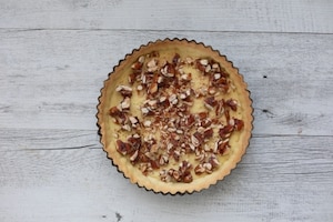 Preparazione Crostata con mousse al cioccolato, meringa e croccante - Fase 5