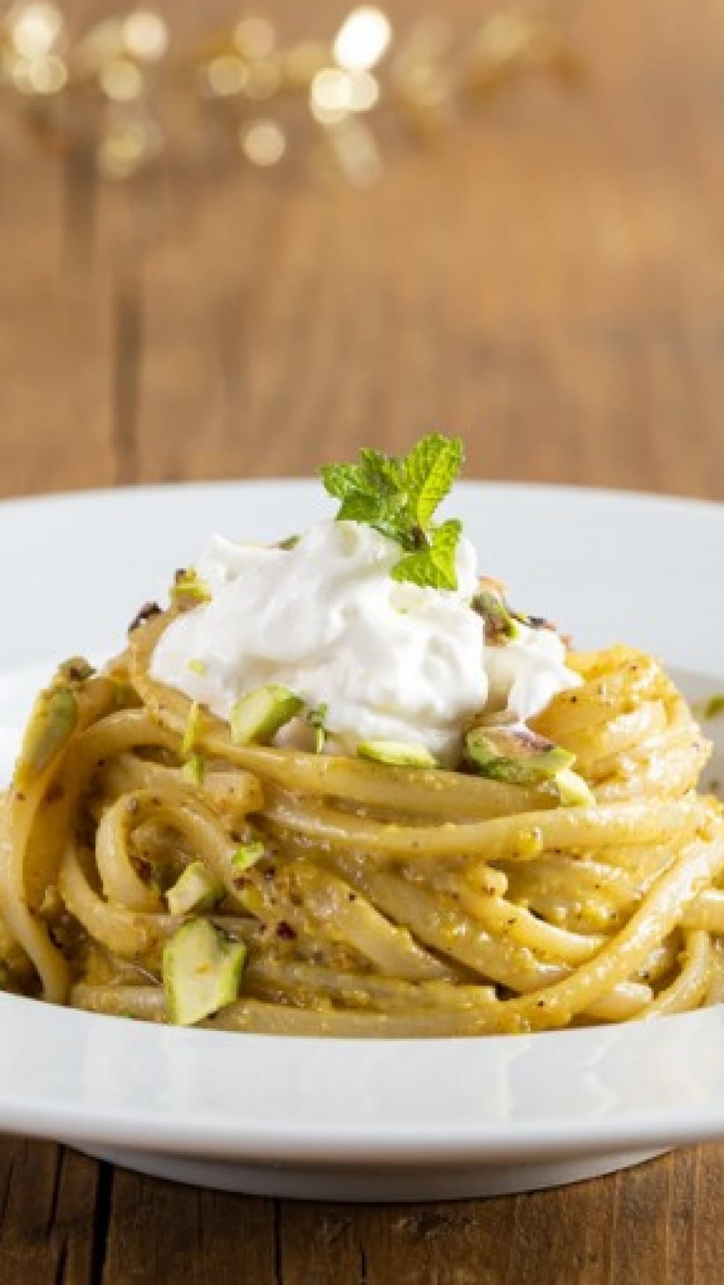 Ricetta Linguine al pesto di pistacchio e burrata Cucchiaio d'Argento