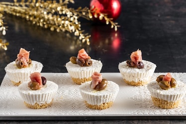 Mini cheesecake al prosciutto crudo con olive taggiasche