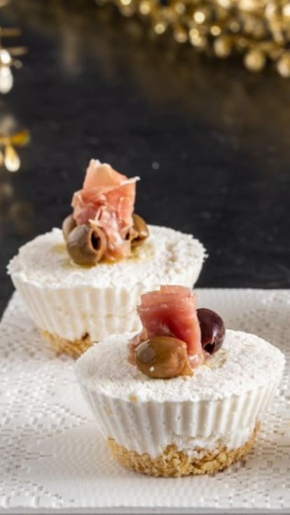 Mini cheesecake al prosciutto crudo con olive taggiasche