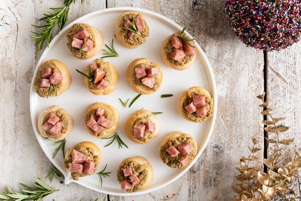 Bignè con cubetti di zampone e crema di lenticchie ricetta