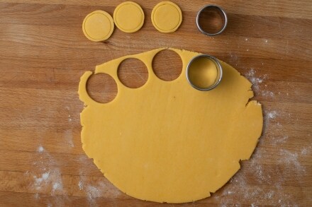 Preparazione Biscotti a forma di bottone - Fase 4 Preparazione Biscotti a forma di bottone - Fase 4