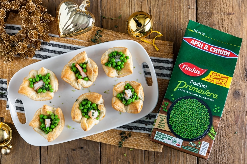 Cestini di pasta sfoglia con crescenza, pisellini e gamberetti ricetta