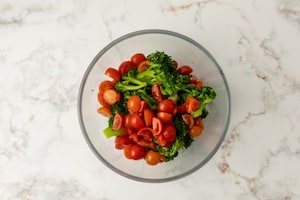 Preparazione Gamberi e calamari con verdure al forno - Fase 1