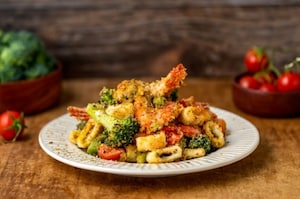 Preparazione Gamberi e calamari con verdure al forno - Fase 4