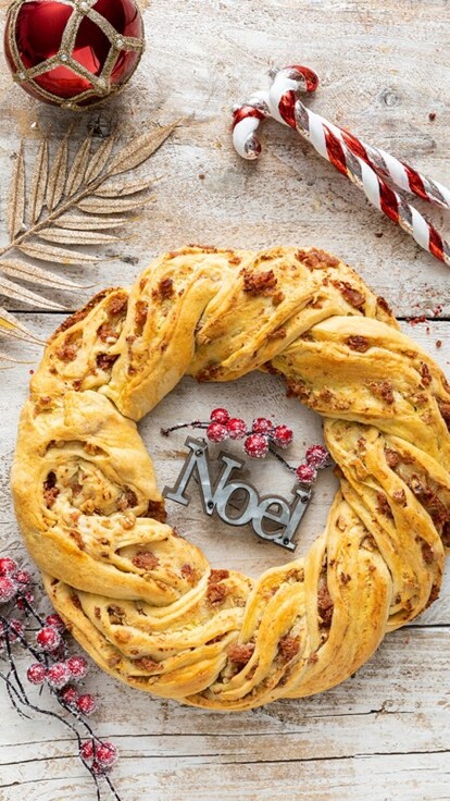 Ghirlanda di pane al cotechino