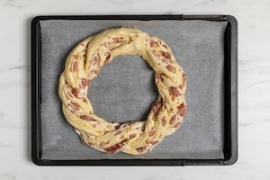 Preparazione Ghirlanda di pane al cotechino - Fase 6