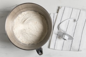 Preparazione Ghirlanda di pane al cotechino - Fase 1