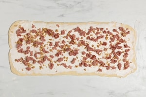 Preparazione Ghirlanda di pane al cotechino - Fase 4