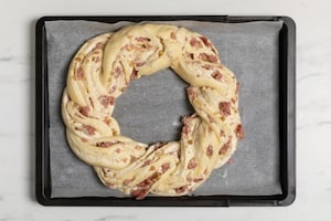 Preparazione Ghirlanda di pane al cotechino - Fase 7