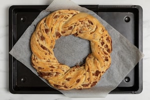 Preparazione Ghirlanda di pane al cotechino - Fase 7