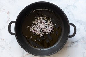 Preparazione Gnocchetti di patate al Radicchio di Treviso IGP, pera, gorgonzola e semi di papavero - Fase 1