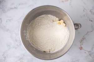 Preparazione Sbrisolona di mele - Fase 2