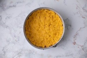 Preparazione Sbrisolona di mele - Fase 3