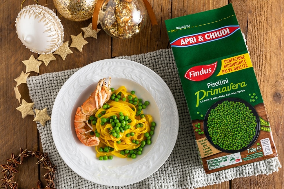 Tagliatelle allo zafferano con pisellini e scampi ricetta