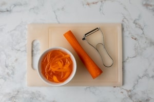 Preparazione Tartare di manzo con nastri di carote, melagrana e sedano - Fase 1