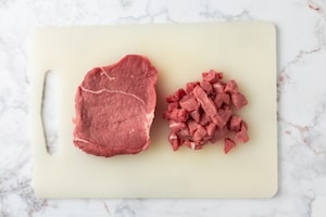 Preparazione Tartare di manzo con nastri di carote, melagrana e sedano - Fase 2