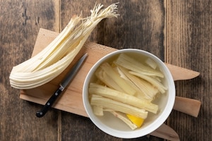 Preparazione Cardi gratinati con besciamella - Fase 1