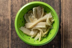 Preparazione Cardi in padella - Fase 1