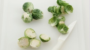 Preparazione Cavoletti di Bruxelles al gratin con fontina e mandorle - Fase 1