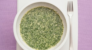 Preparazione Frittapizza margherita agli spinaci - Fase 1