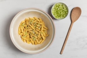 Preparazione Pasta con salsa di noci e sedano - Fase 3