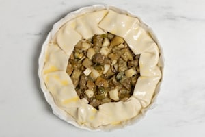 Preparazione Torta salata con carciofi e patate - Fase 3