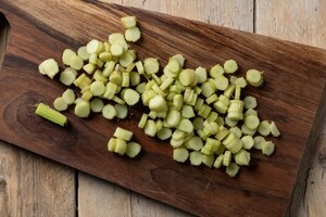 Preparazione Frittata di gambi di carciofi - Fase 2