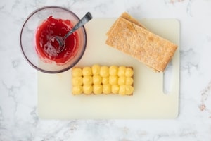 Preparazione Millefoglie alla crema pasticciera e lamponi - Fase 4