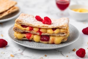 Preparazione Millefoglie alla crema pasticciera e lamponi - Fase 4