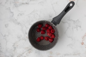 Preparazione Millefoglie alla crema pasticciera e lamponi - Fase 3