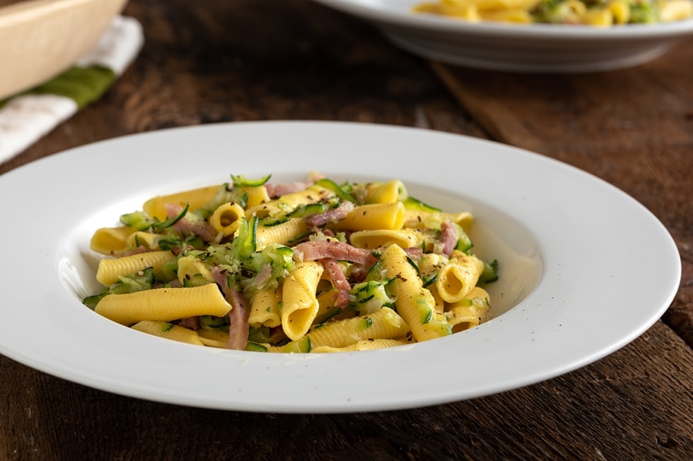 Pasta zucchine e speck ricetta