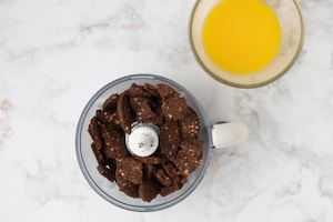 Preparazione Torta al cioccolato bianco e lamponi - Fase 1