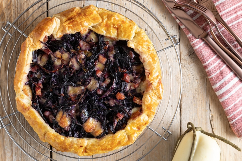 Torta salata con cavolo viola e provola ricetta