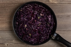 Preparazione Torta salata con cavolo viola e provola - Fase 2