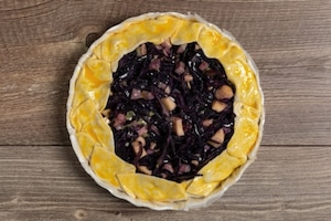 Preparazione Torta salata con cavolo viola e provola - Fase 4