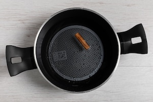 Preparazione Champurrado (cioccolata calda messicana) - Fase 1