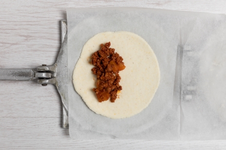 Preparazione Quesadillas fritte - Fase 4 Preparazione Quesadillas fritte - Fase 4