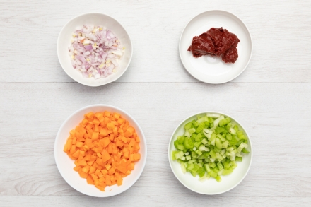 Preparazione Ragù vegetariano - Fase 1 Preparazione Ragù vegetariano - Fase 1