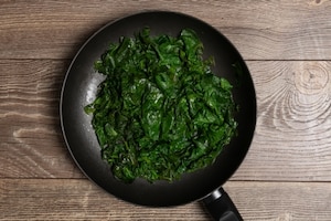 Preparazione Spinaci in padella - Fase 1