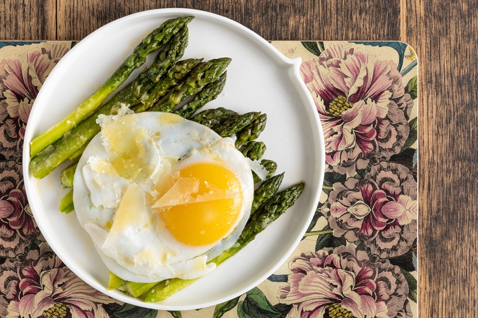 Uovo d'oca con asparagi ricetta