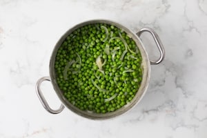 Preparazione Pasta e piselli - Fase 1