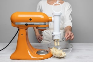 Preparazione Rigatoni alla pizzaiola fatti in casa - Fase 1