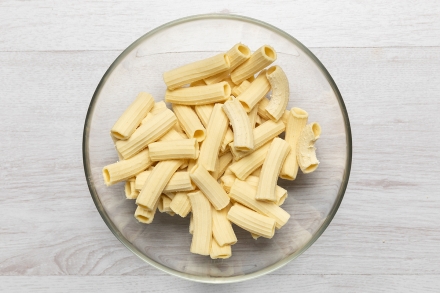 Preparazione Rigatoni alla pizzaiola fatti in casa - Fase 2 Preparazione Rigatoni alla pizzaiola fatti in casa - Fase 2