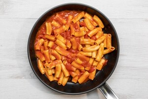 Preparazione Rigatoni alla pizzaiola fatti in casa - Fase 3