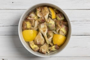 Preparazione Bruschette con crema di carciofi e salame - Fase 1