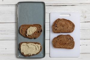 Preparazione Bruschette con crema di carciofi e salame - Fase 4