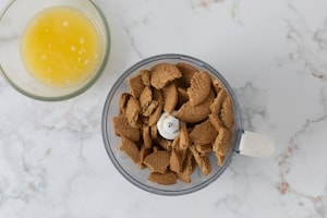 Preparazione Crostata alla frutta senza cottura - Fase 1