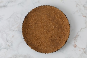 Preparazione Crostata alla frutta senza cottura - Fase 1