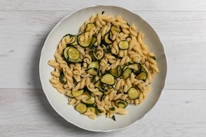 Preparazione Insalata di pasta con zucchine alla scapece e mortadella - Fase 3